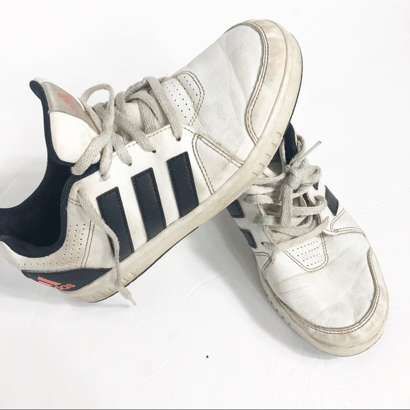 Boys Adidas Sneaker size 4 - Picture 2 of 8